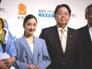 林芳正総務大臣が「ともちん」呼び　板野友美のキリッとした社長姿に「この社長のもとで働きたいですね～」