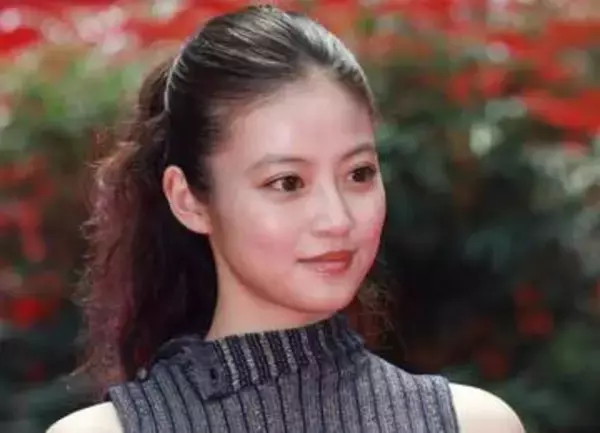 今田美桜　ノースリ純白ドレス姿に反響続々「オーラで輝いとる…」「白鳥みたいで可愛い」