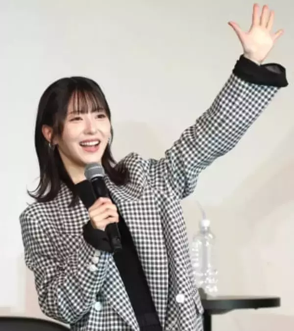 浜辺美波　信長役の小栗旬は「圧はありますねえ」「存在感は人の10倍くらい」