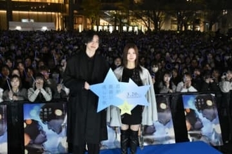 なにわ男子・道枝駿佑「すごくワクワク」　大阪・梅田のど真ん中に3500人　生見愛瑠も「大阪のパワー感じる」