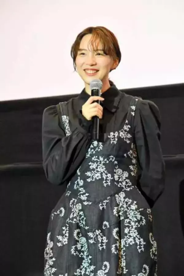 父上岡龍太郎さんそっくりに　久々に舞台挨拶に現る　50代になり、驚きのたたずまい　のん＆安田章大映画の小林聖太郎監督