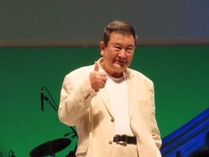 11月88歳の小林旭「永久不滅のマイトガイ」コンサートで熱唱「歌魂はいつでも燃えている」