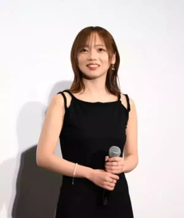 「ノースリーブ」齊藤京子VS「オフショルダー」井桁弘恵　世紀の美肌対決が眼福すぎる