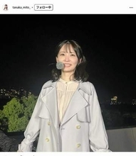 「アイドルが観戦しているかと」神宮ネット裏にNHKお天気お姉さんいる　TVと違う！オフはこんな感じなのか「テレビの時より魅力的」「見返り美人」「女神だ」