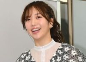 美人アナ「実はお風呂なんです」海外での圧巻ショットにファン大興奮「健康的なスタイル」「可愛い」