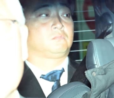 ジャンポケ元メンバー・斉藤慎二被告、初公判で無罪主張「仕事は芸人です」　黒スーツでふっくら体型