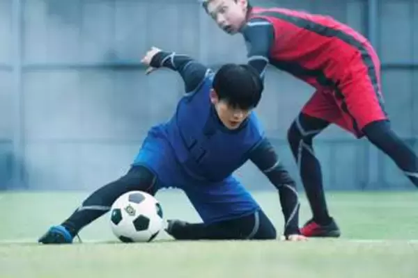 実写版「ブルーロック」は「国宝」のサッカー版　「人間ができるプレーのギリギリ」追及→「スラダン」参考「『少林サッカー』ではない」　主演・高橋文哉が松井大輔氏と1年半のサッカー特訓も