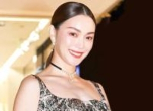 蛯原友里「ほんとオシャレなご夫婦」人気ミュージシャン夫と圧巻2ショ「エルメスお似合い」「日本一推せる」