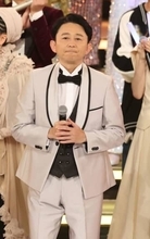 紅白　有吉弘行が不審行為　まさか場面でドサクサ1回犯行か→疑われる一瞬が後半に　吉村は手元だけカメラ映らずNHKブロック？