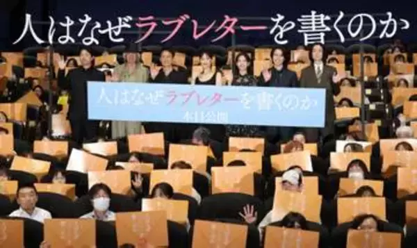 綾瀬はるか　究極のシンプル黒ドレスで舞台挨拶　ポニテ＆イヤーカフだけで圧倒的オーラがさすがすぎる！