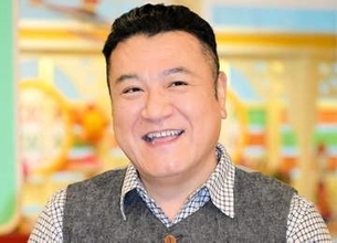 3女のパパ・アンタ山崎、娘達との全力すぎるプール遊び　驚がくの長時間に、藤本美貴「エッ、どういうこと？」