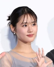 えっ美しすぎる　原菜乃華　透明感ドレスすげえ！　雰囲気ガラリ変え舞台挨拶「良いものを見た」「ふわふわ」　田中みな実と同色系で現る