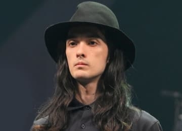 栗原類　バレエ姿すっげ…！90度開脚を公開「足がここまで上がりました」「脚長すぎ」「なんと綺麗な爪先の伸び！」