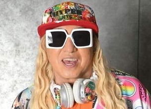 「お小遣い制だったの！」「500円UPはデカい」DJ　KOO　値上げ成功！金額明かす　美人妻と笑顔報告