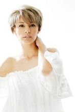 右胸切除の梅宮アンナ　胸の形がはっきり分かるチューブトップで敢えて出演「胸が無くても普通に生きていける」