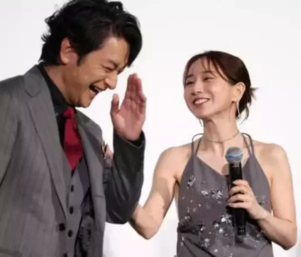 妊娠公表の田中みな実　10cm超ヒールでも背筋ピン！　彫刻的ヒールの足元、柴咲コウも同シリーズの靴で1週間前に登壇していた