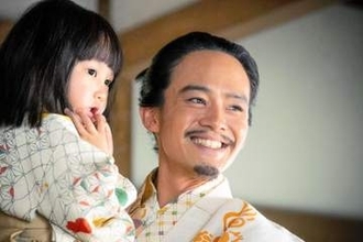 【豊臣兄弟！】秀長は完全否定も…三法師誘拐にネットは兄弟自作自演を疑う声止まず　小袖までひょうたん柄