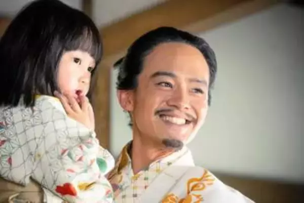 【豊臣兄弟！】秀長は完全否定も…三法師誘拐にネットは兄弟自作自演を疑う声止まず　小袖までひょうたん柄