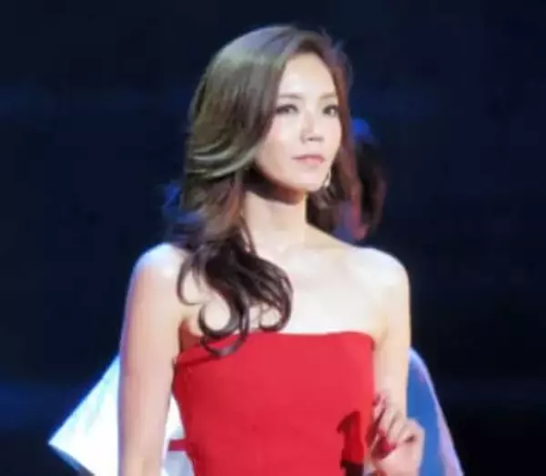 骨折で公演中止の元宝塚トップスター　超有名セレブな米国人夫とハワイで「リハビリ」報告　「前向きに頑張ります」