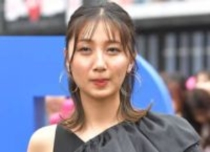 「神々しい」妊娠中の近藤夏子アナ、美しい肩出しマタニティードレス公開「今しかできない服装を楽しんでおります」ふっくらしたお腹