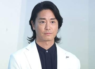 「若い時もカッコよい♥」アラフィフ人気俳優　イケメン過ぎる素人時代ショット公開　デビュー前にバイト先看板男で「いいとも！」出演