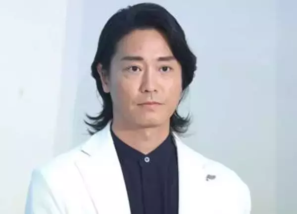 「若い時もカッコよい♥」アラフィフ人気俳優　イケメン過ぎる素人時代ショット公開　デビュー前にバイト先看板男で「いいとも！」出演