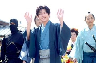 なにわ男子・長尾謙杜　ビックリ仰天「忍者すごっ！いつかやりたい」　太秦映画村リニューアルオープニングセレモニー