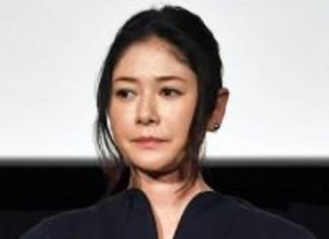 真木よう子　第2子の大胆寝相に「母とはなんぞやという定義から…」ファン「綺麗なドロップキック」