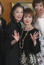 麻実れいと小柳ルミ子が56年ぶりに感動の再会　宝塚の同期　「昨日も会った感じ」「お互いよく生きてますね」