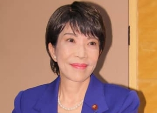 【高市自民】ネット「謎の美女がいる」「誰か気になる」高市国会→予算委中継で質問者の後席に映り続けた女性議員　見覚えある人物に「目が行って話が入ってこない」「誰だ？」「一服の清涼剤」「上品で綺麗な人」