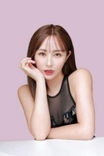 有名実業家と結婚のてんちむ　エルメスのバーキン＆ロエベ＆YSLの全身セレブコーデ♥「どんどん綺麗に」えぐい特大ダイヤ指輪も話題に