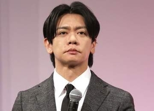 変装もせず空港職員と大モメの人気芸人　ベビーカー巡り熱血交渉　目撃の野田クリスタル「パパしてるな～」