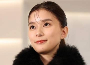 「カメラ目線の破壊力」「すごい透明感」芳根京子　公園満喫プライベートショットに反響続々