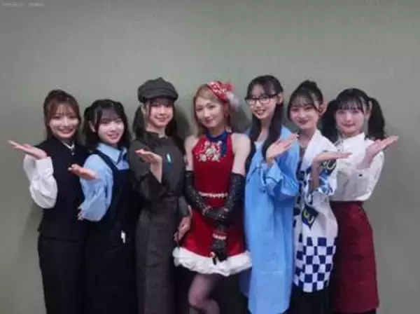 NMB48　人気店の制服コスプレで魅了