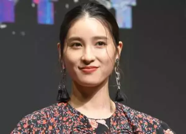見惚れる美しさ【水9】テーブルに足あげドス声！68歳長身女優の凄い姿に騒然「雰囲気が別格」「カッコイイ」「迫力が流石すぎる」「めっちゃ綺麗」