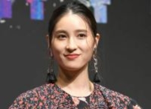 見惚れる美しさ【水9】テーブルに足あげドス声！68歳長身女優の凄い姿に騒然「雰囲気が別格」「カッコイイ」「迫力が流石すぎる」「めっちゃ綺麗」