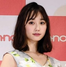 「セブンティーン」元専属モデルが第1子妊娠を報告　ふっくらおなかショットに祝福の声