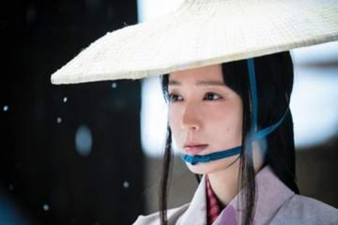 ええっ退場！？【豊臣兄弟】次回タイトルに騒然　まだ数秒しか登場してない大物俳優→突然の一挙退場「1話で終わり？」「無駄遣いの予感」「まさか鷹に餌やって終わり？」