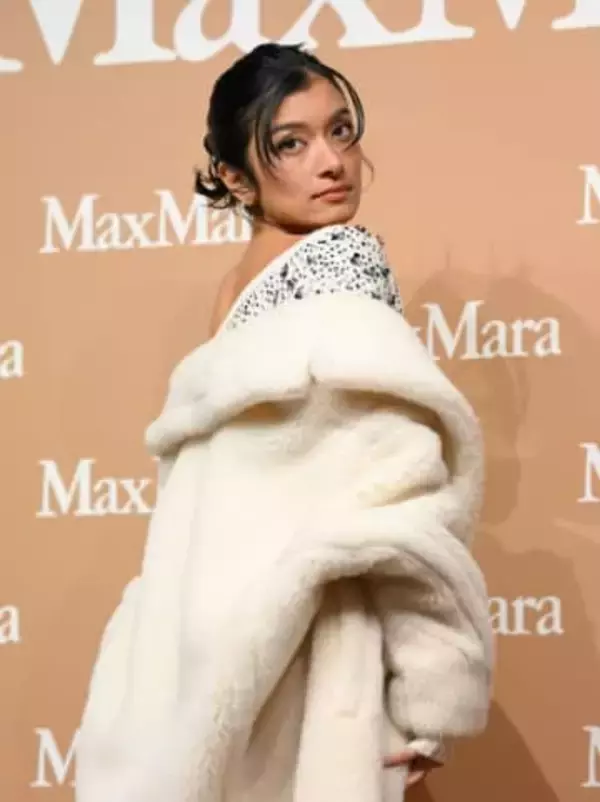 ローラ　大胆ニットで魅せた！美肩＆美脚に会場も超ヒートアップ「最近は茶道、華道にすごくハマっていて」