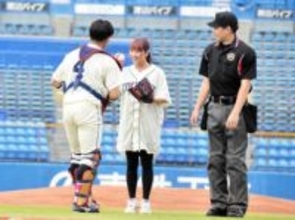 平祐奈が東都大学野球で始球式「ノーバン狙ったんですけど悔しい」　国学院大神道文化学部卒、新ヘアカラーも初披露