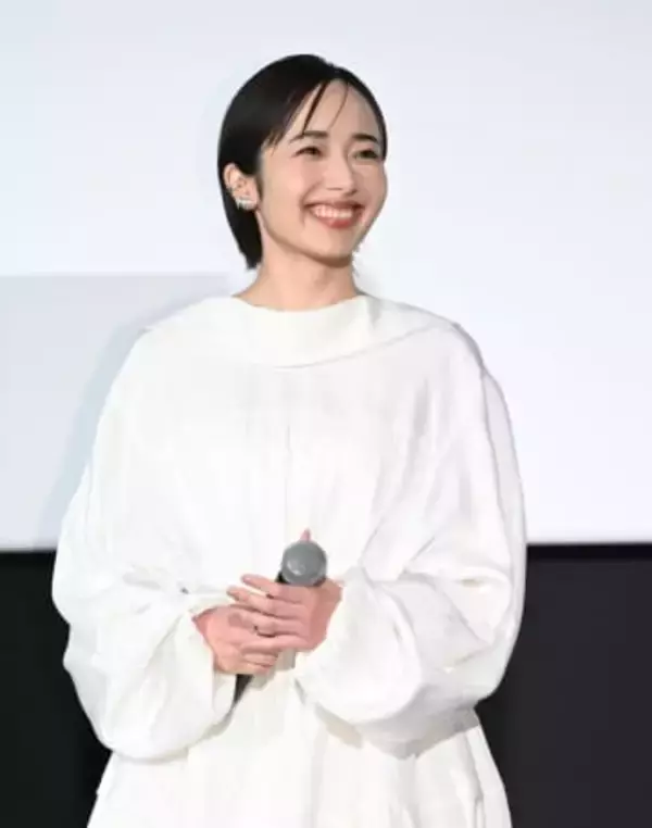 森田望智　イメージ激変の純白ドレス「こんなに変わるの！？」透明感エグっ　女性格闘家を熱演から雰囲気ガラリ