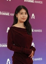 有村架純　圧倒的なドレスで現る　「クランチロール・アニメアワード」