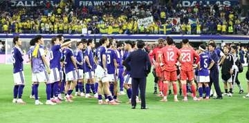 W杯日本戦に全身金色タイツで現れた大物芸人　力尽き果てた姿に爆笑「えっ、その格好で帰るの！？」　NHK中継映らず「次は映り込んで！」