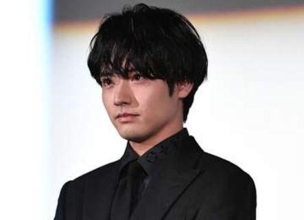 赤楚衛二　もんじゃ焼きショット「お目目の破壊力！！」「アップでドキっ♥」ファンメロメロ