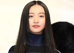 Koki，　飛行機旅も全身ルイ・ヴィトン「merci beaucoup」母・静香もヴィトンで移動「かわいい～」