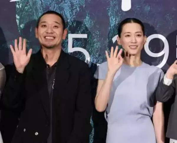 背中に美しき「A」領域！綾瀬はるかが涼しげドレスで会場魅了　天然全開トークでも沸かす　大悟「それ聞いとんねん」ww