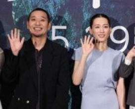 背中に美しき絶対領域「A」！綾瀬はるかが涼しげワンピで登場、会場魅了　天然全開トークに大悟も「それ聞いとんねん」ww