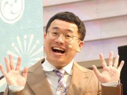 パーマ大佐　直径180センチの「太鼓の達人」に「でかー！！」新アトラクション体験に息切れ「ムズい…！」