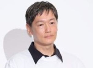 井浦新　コーンロウ風からのショートアフロに大反響！「髪を変えた数日間」激変ぶりにファン歓喜「どんな髪形もお似合い」