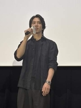 山下智久が至近距離で「キャー！」観客絶叫　主演映画「正直不動産」舞台あいさつ